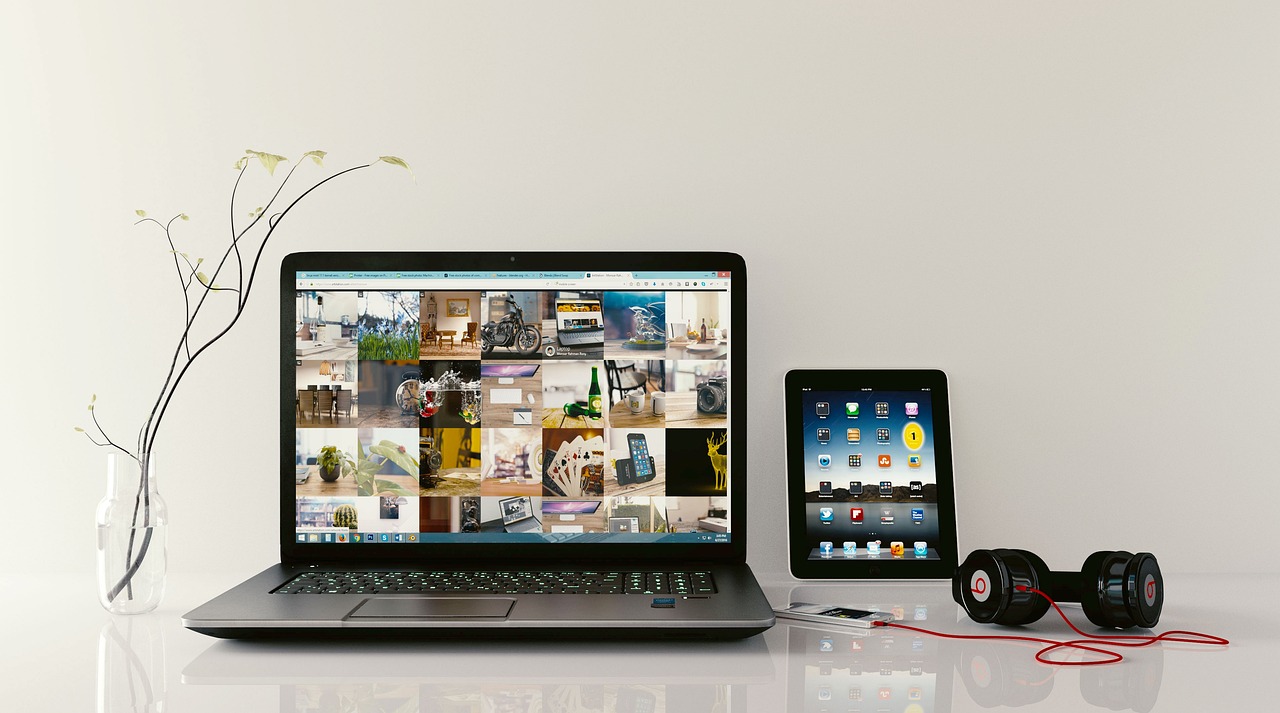 tablet and smartphone device comparison gaming