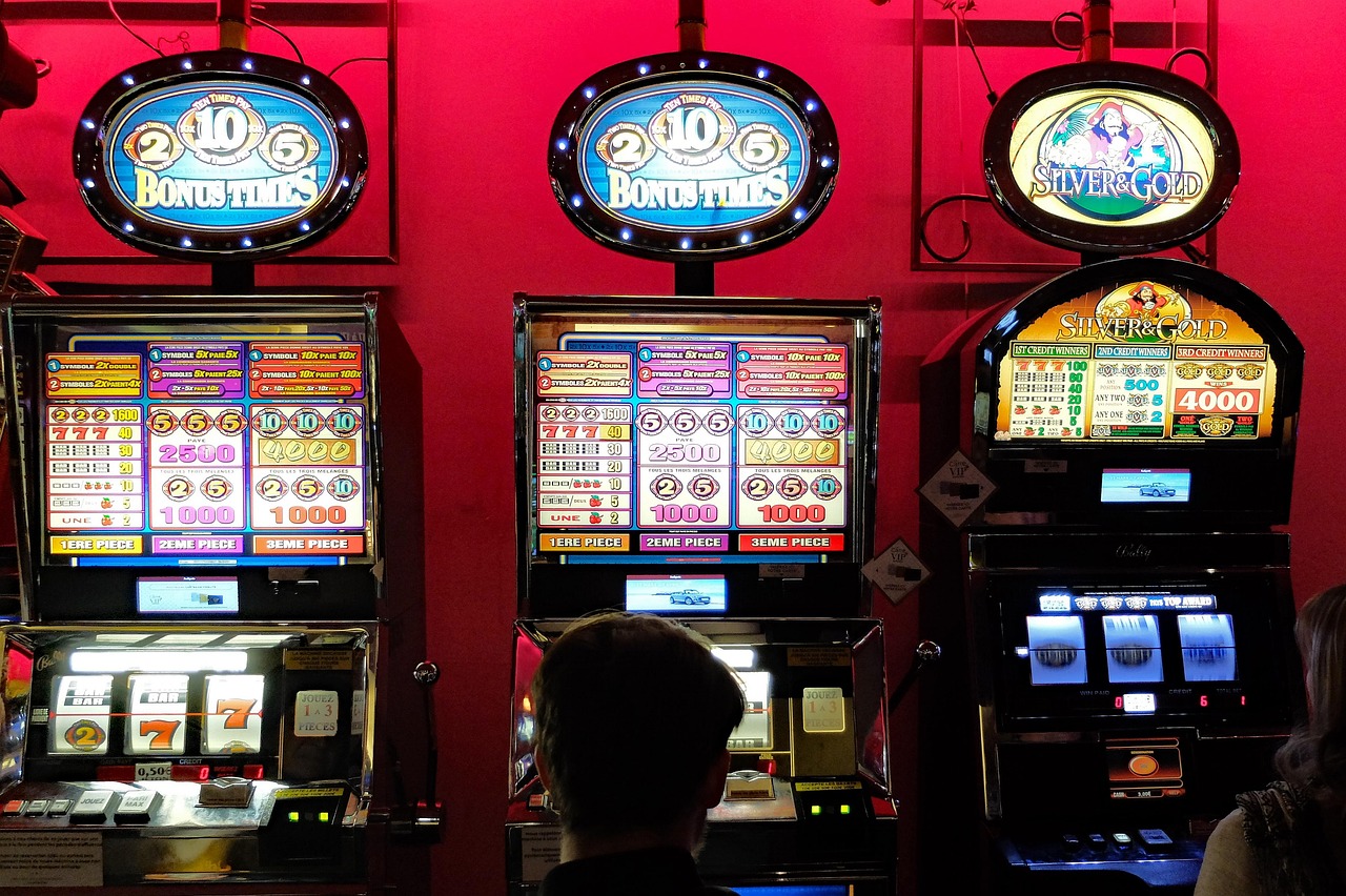 slot reels choosing volatility play style